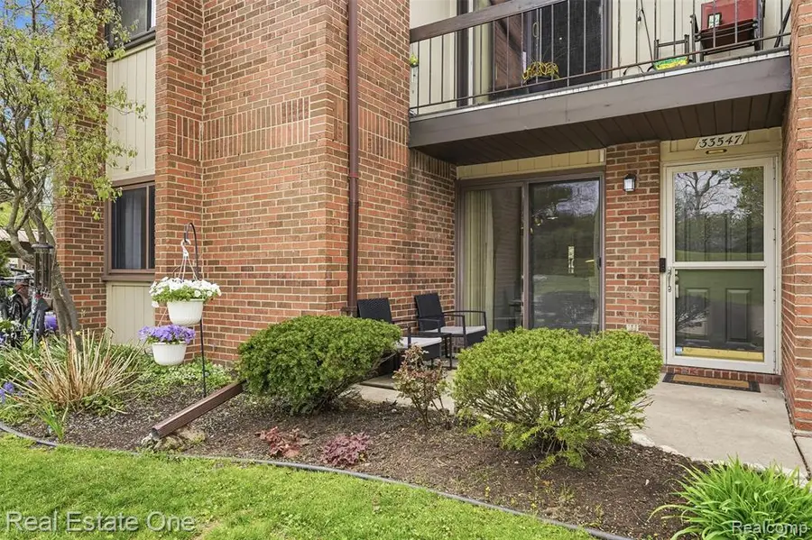 33547 Pondview #130, Livonia, MI 48152 - #2
