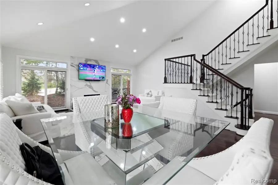 1 Cumberlane, Dearborn, MI 48126 - #2