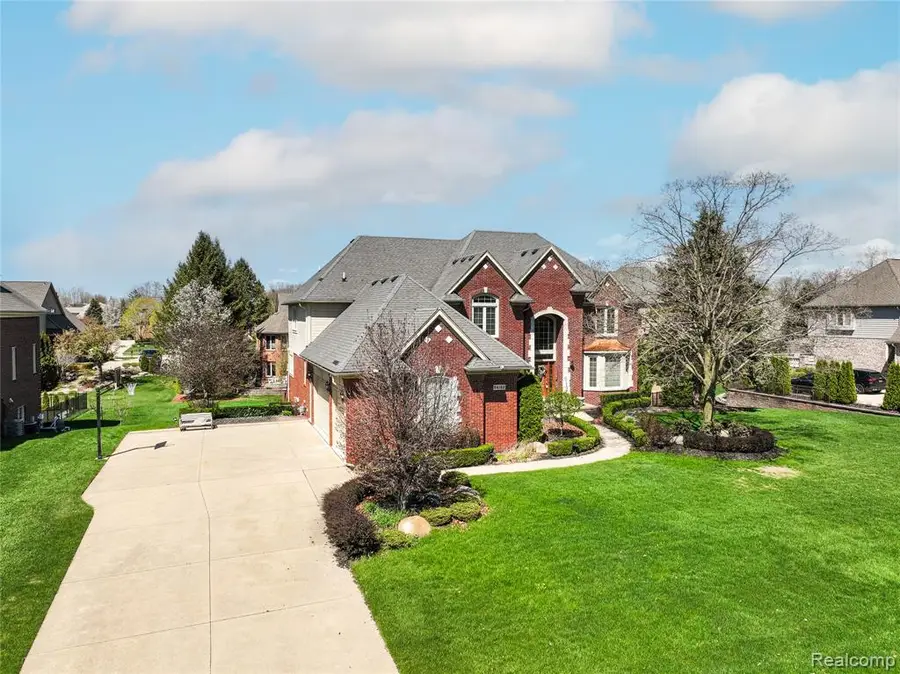 54182 Queensborough, Shelby, MI 48315 - #3