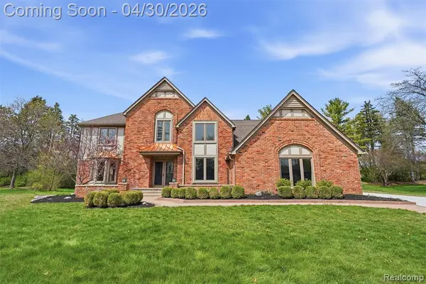 1906 Independence, Rochester Hills, MI 48306