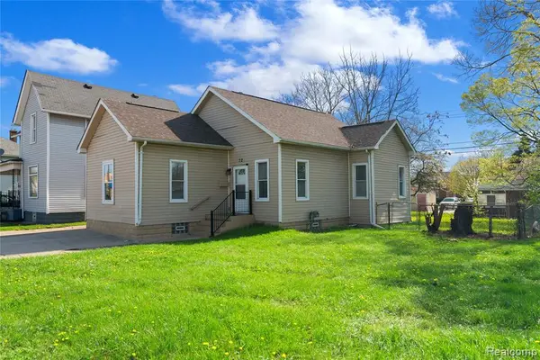 72 Gratiot, Mount Clemens, MI 