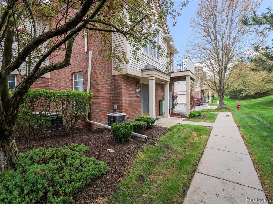 1834 Flagstone #37, Rochester, MI 48307 - #3