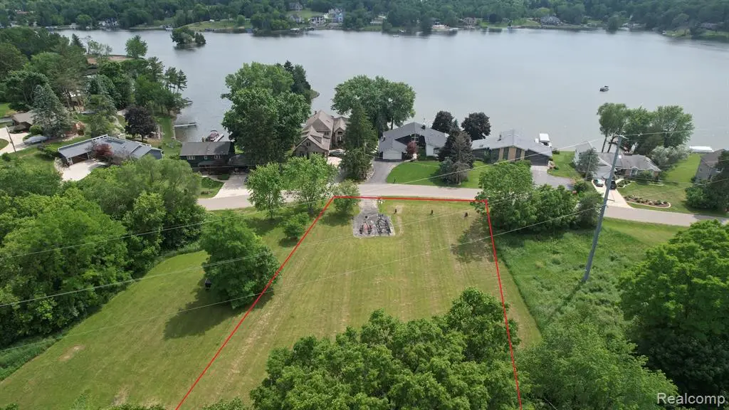 7447 Driftwood, Fenton, MI 48430 - #1