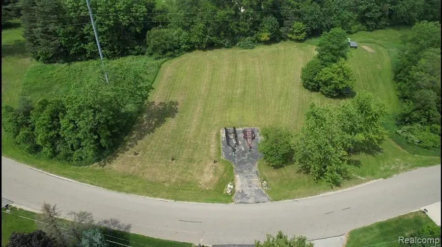 7447 Driftwood, Fenton, MI 48430 - #2
