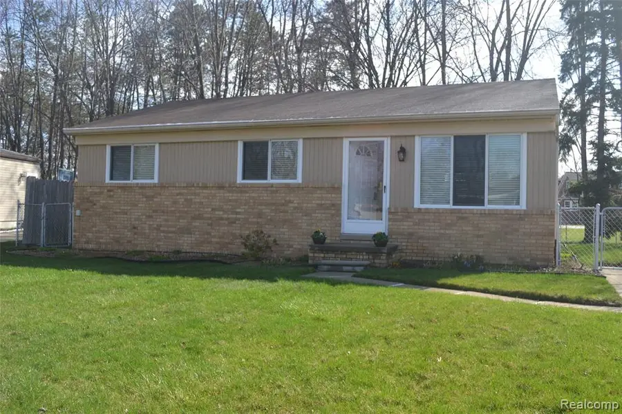 42428 Greenbrier, Clinton Township, MI 48038 - #2