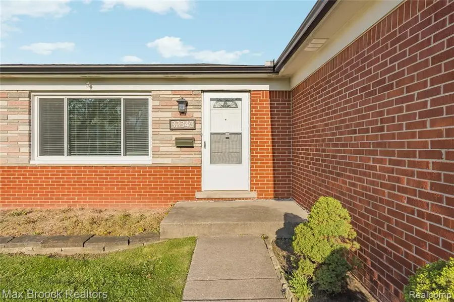 32340 Columbus, Warren, MI 48088 - #3