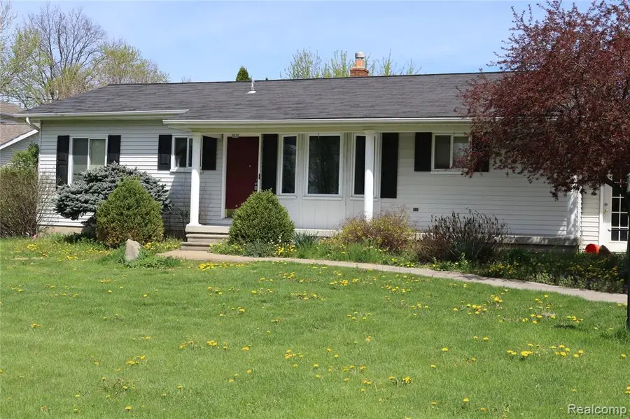 1073 Sarah, Grand Blanc, MI 48439 - #2