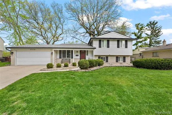 37174 Sunnydale, Livonia, MI 48154