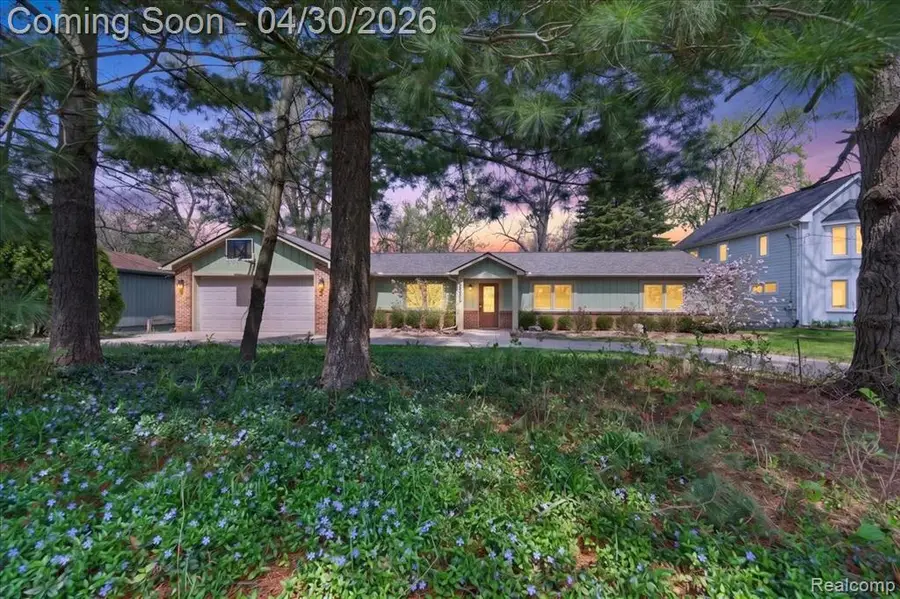 3945 N Vanstone, Commerce Township, MI 48382 - #3