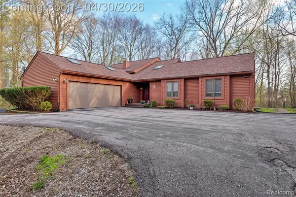 8412 Beacon, Northville, MI 48168