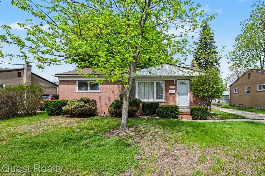 32304 Wisconsin, Livonia, MI 48150 - #2