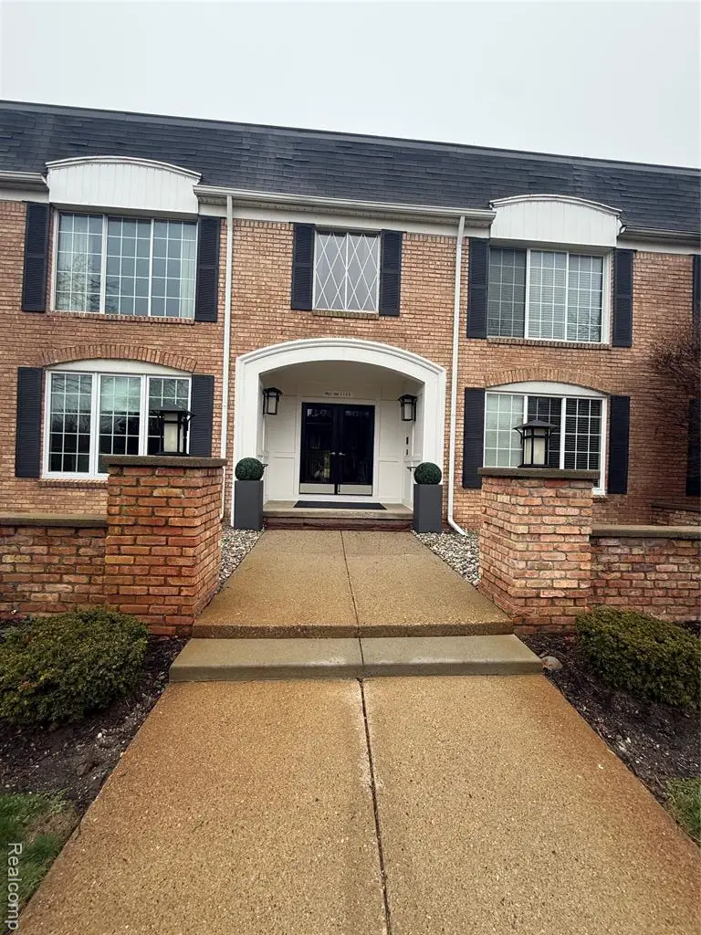 150 E Long Lake, Bloomfield Hills, MI 48304 - #1