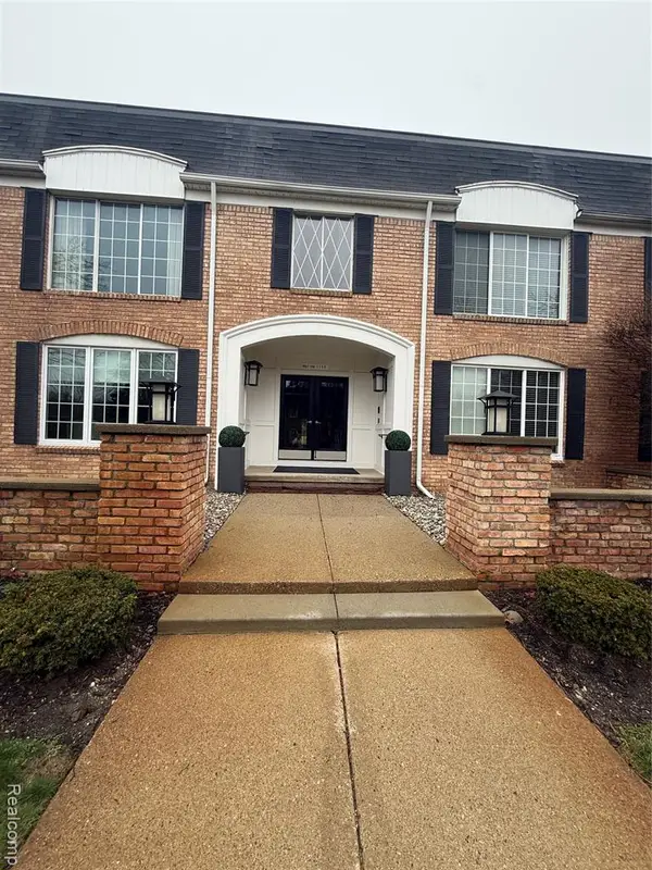 150 E Long Lake, Bloomfield Hills, MI 48304