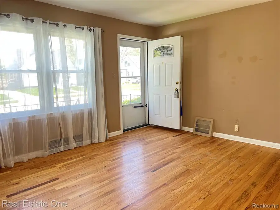 2014 Brockton, Royal Oak, MI 48067 - #2