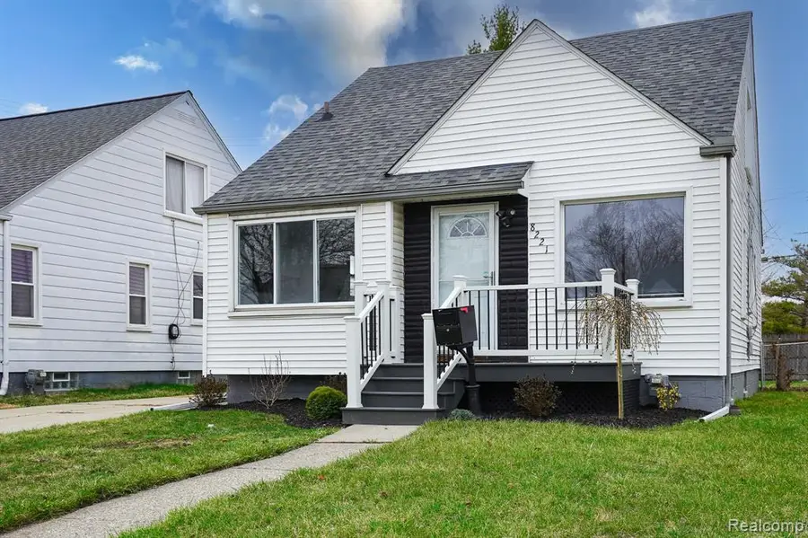 8221 Coolidge, Center Line, MI 48015 - #3