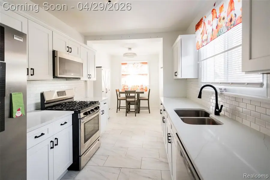 11164 E Outer, Detroit, MI 48224 - #3