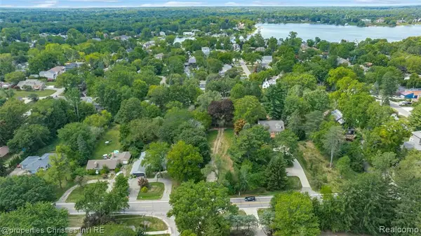 5620 Inkster, West Bloomfield, MI 48323