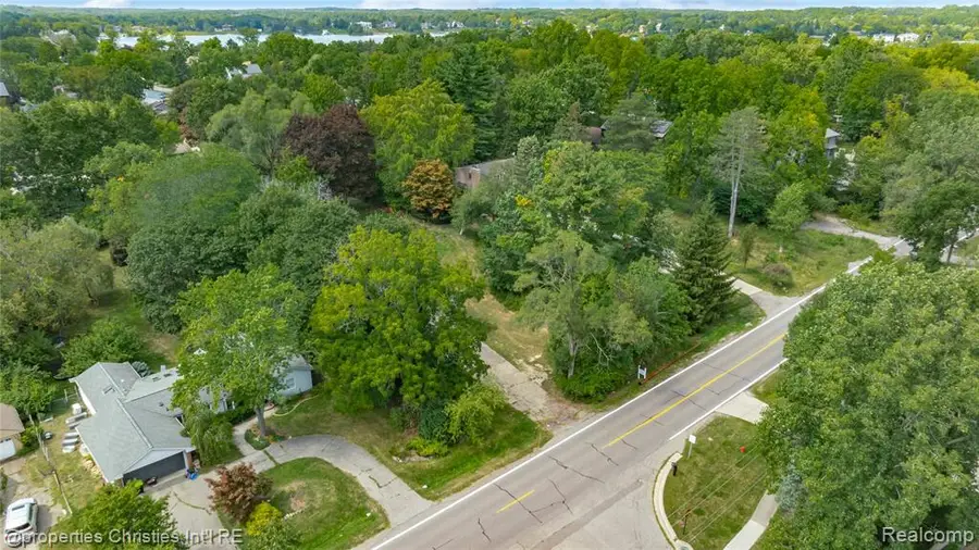 5620 Inkster, West Bloomfield, MI 48323 - #3