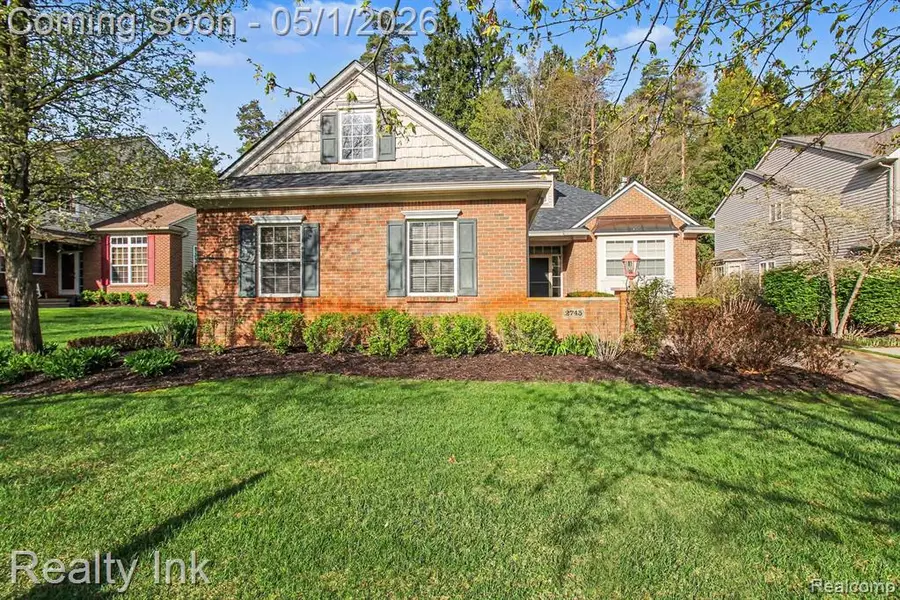 2745 Signature, Pinckney, MI 48169 - #2