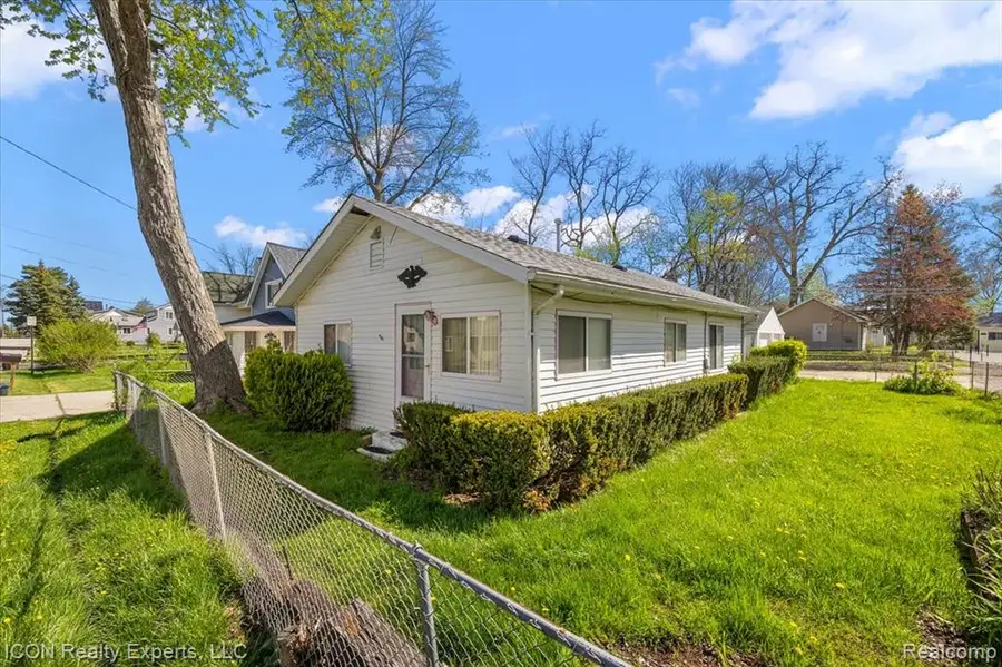 1801 Beechcroft, Keego Harbor, MI 48320 - #2