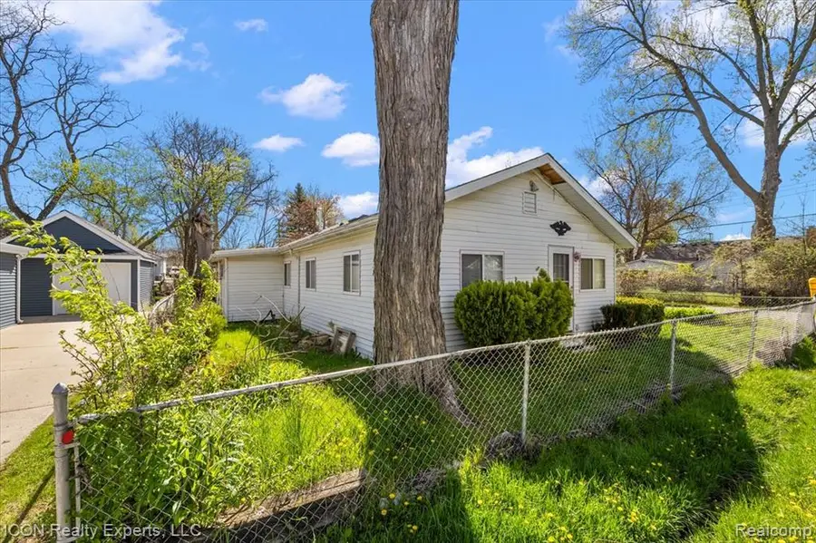 1801 Beechcroft, Keego Harbor, MI 48320 - #3