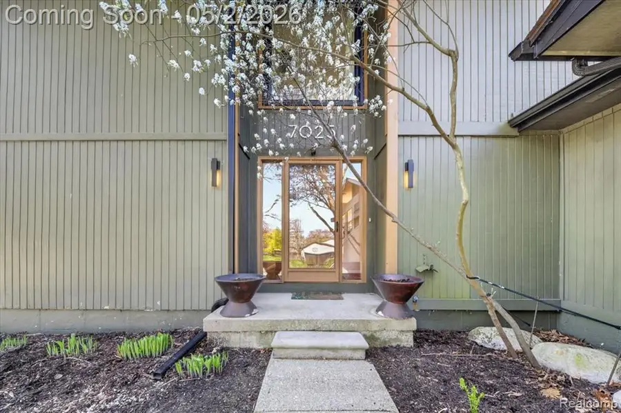 7025 Cedarbank, West Bloomfield, MI 48324 - #2