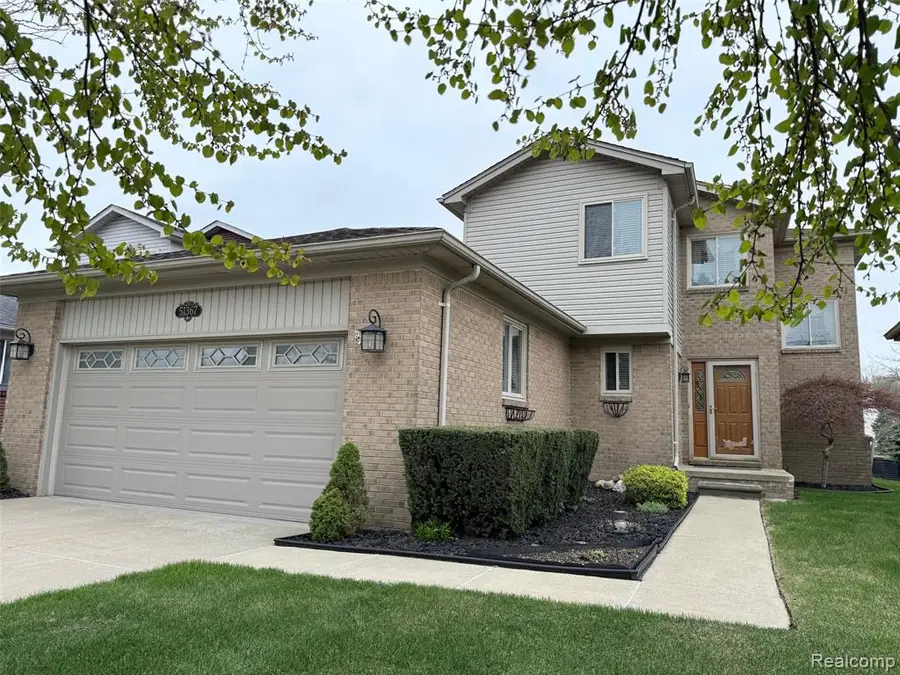 51367 D W Seaton, New Baltimore, MI 48047 - #2
