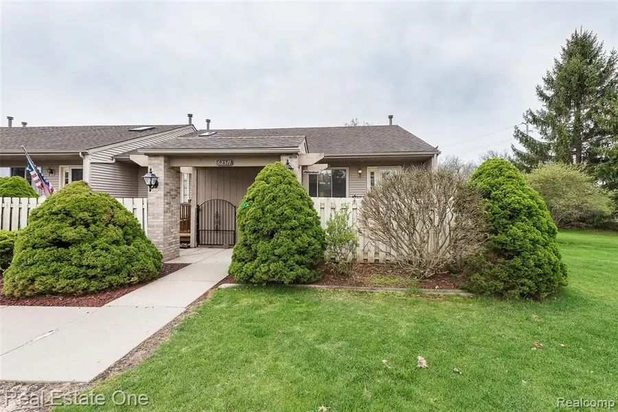 62511 Raleigh #6, South Lyon, MI 48178 - #2
