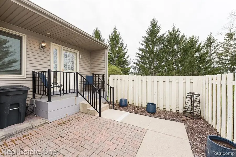 62511 Raleigh #6, South Lyon, MI 48178 - #3