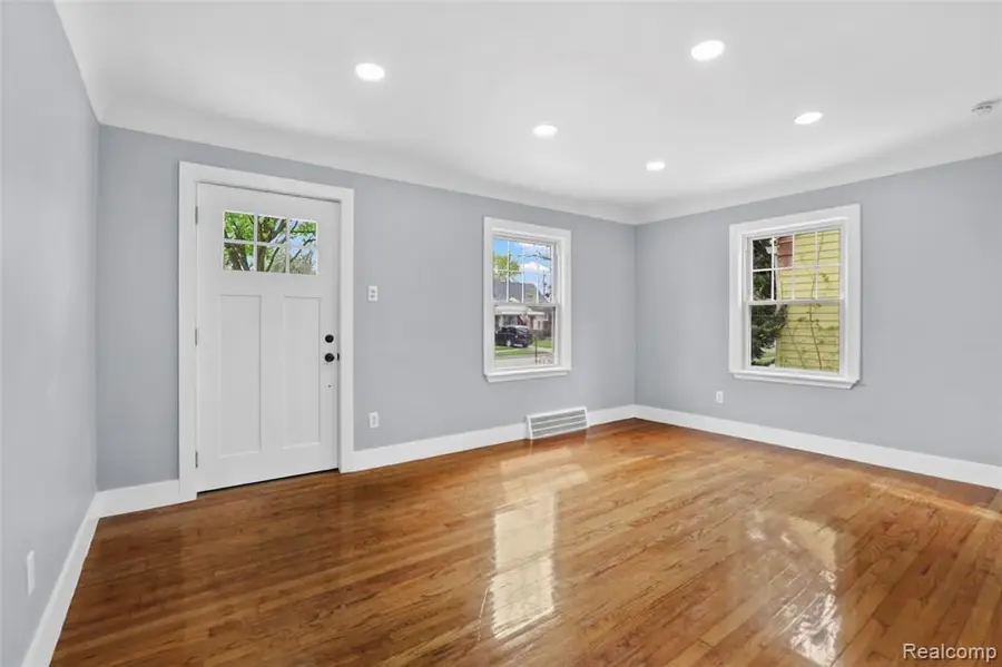 1990 Regina, Lincoln Park, MI 48146 - #2