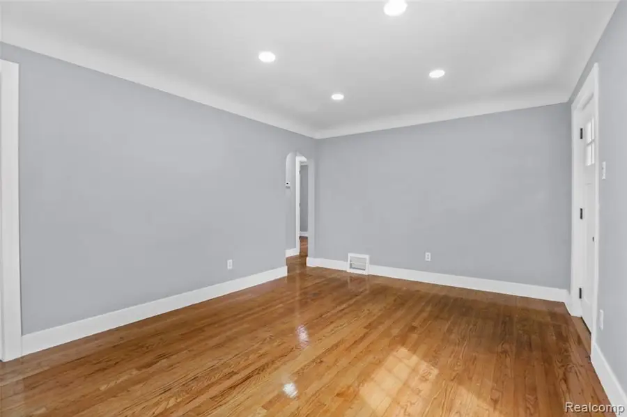 1990 Regina, Lincoln Park, MI 48146 - #3