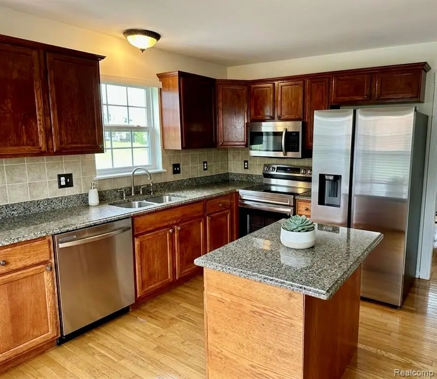 37371 Charter Oaks, Clinton Township, MI 48036 - #2