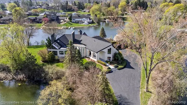 4912 Oakwood, Commerce Twp, MI 48382
