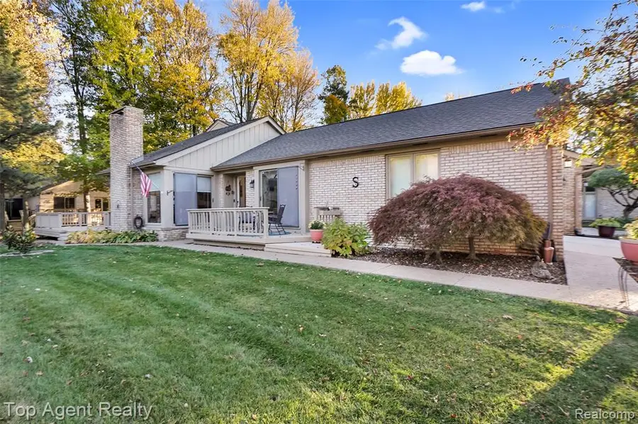43058 W Kirkwood, Clinton Township, MI 48038 - #2