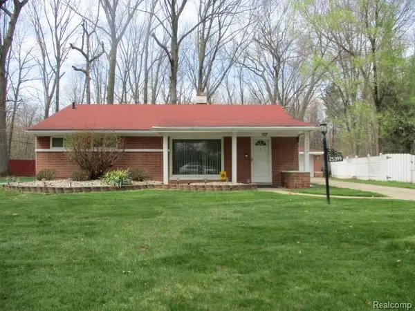 25399 Orchard Grove, Southfield, MI 48033