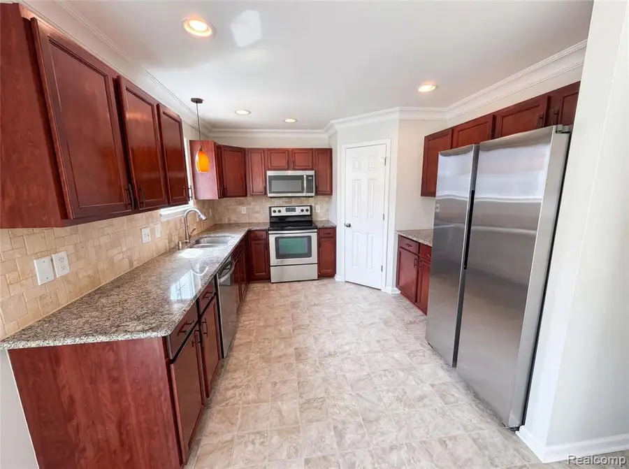 42824 Greystone, Sterling Heights, MI 48313 - #2