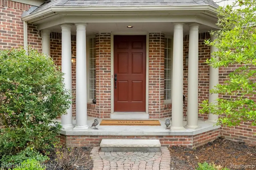 21684 Chase, Novi, MI 48375 - #2