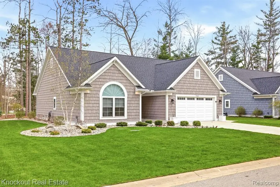 7422 Aspen Creek, Midland, MI 48642 - #2