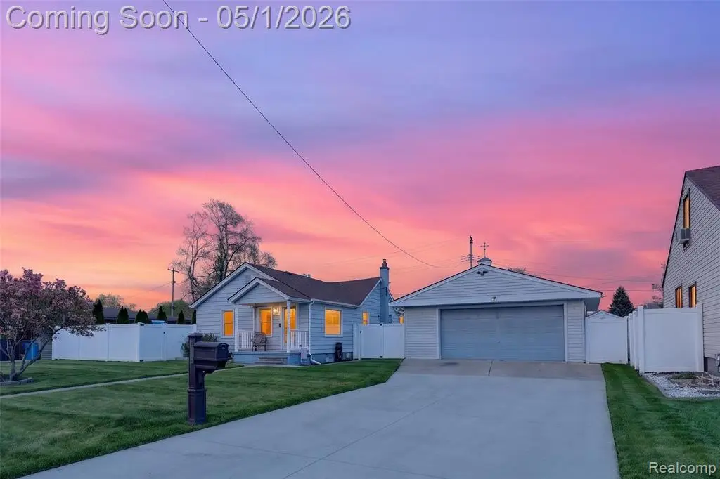 677 Lindbergh, Wyandotte, MI 48192 - #1