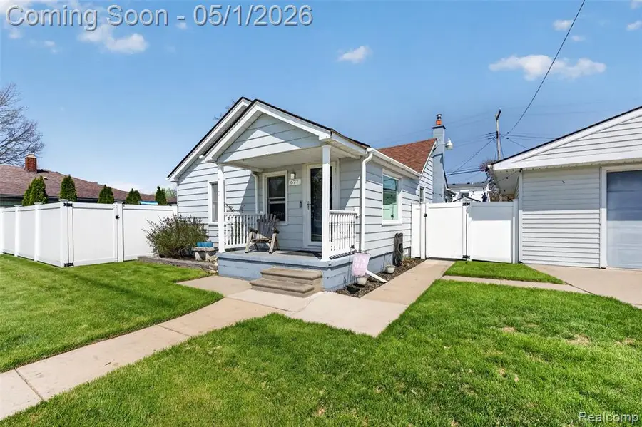 677 Lindbergh, Wyandotte, MI 48192 - #2