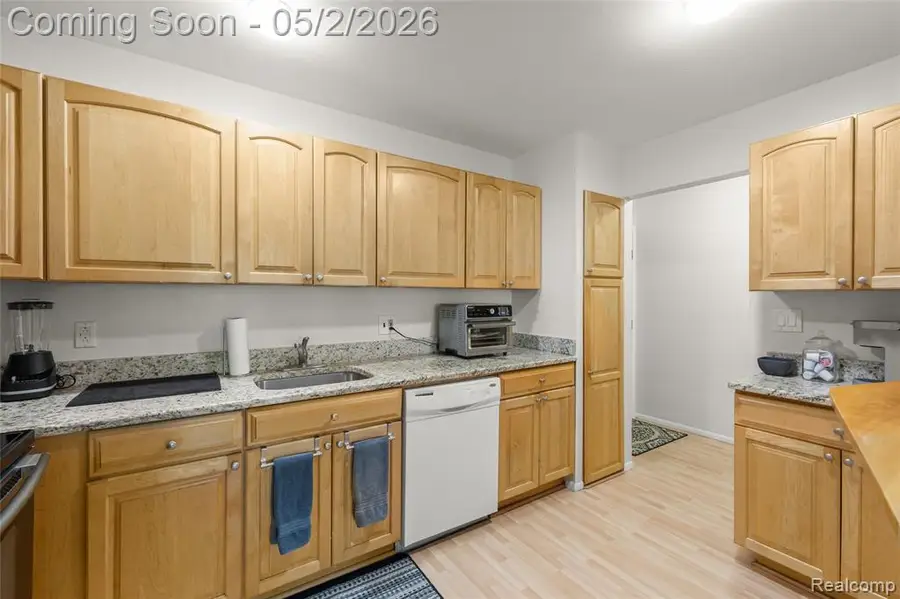 28428 W 8 Mile Road #C7, Farmington Hills, MI 48336 - #3