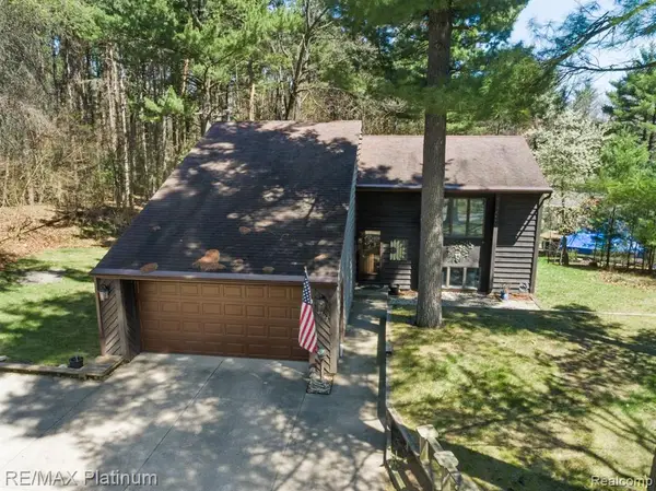 8707 White Fawn, Rockford, MI 49341