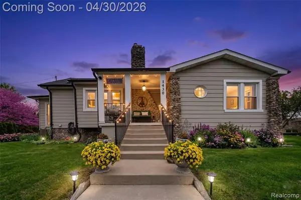 1430 Benvenue, Sylvan Lake, MI 48320