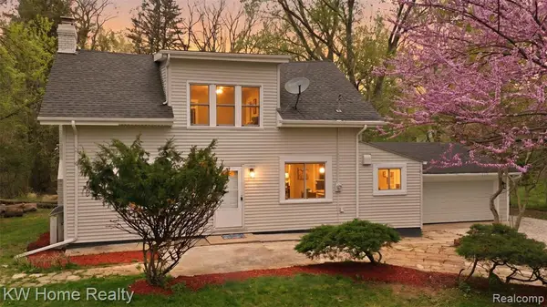 21266 W 9 Mile, Southfield, MI 48075