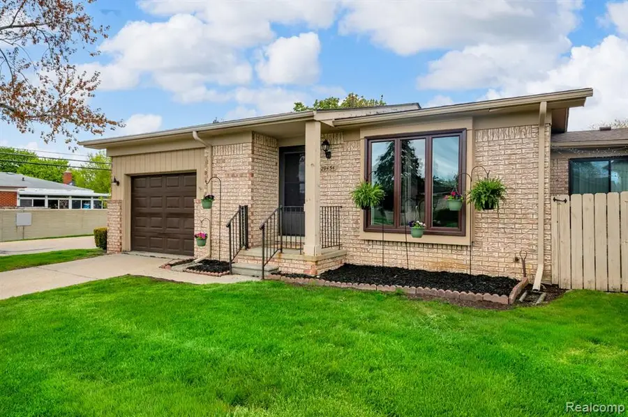 29454 Scarborough, Warren, MI 48088 - #2