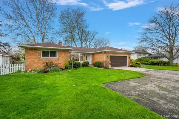 25651 S River, Harrison Twp, MI 48045