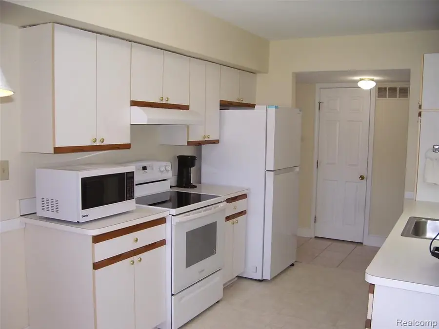 42364 Lochmoor #6, Clinton Township, MI 48038 - #3