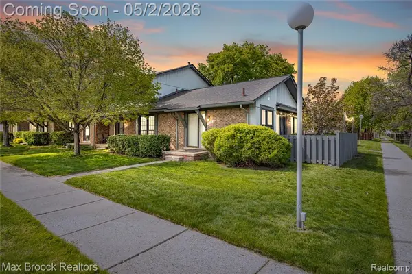 2674 Whitehall #24, Warren, MI 48091