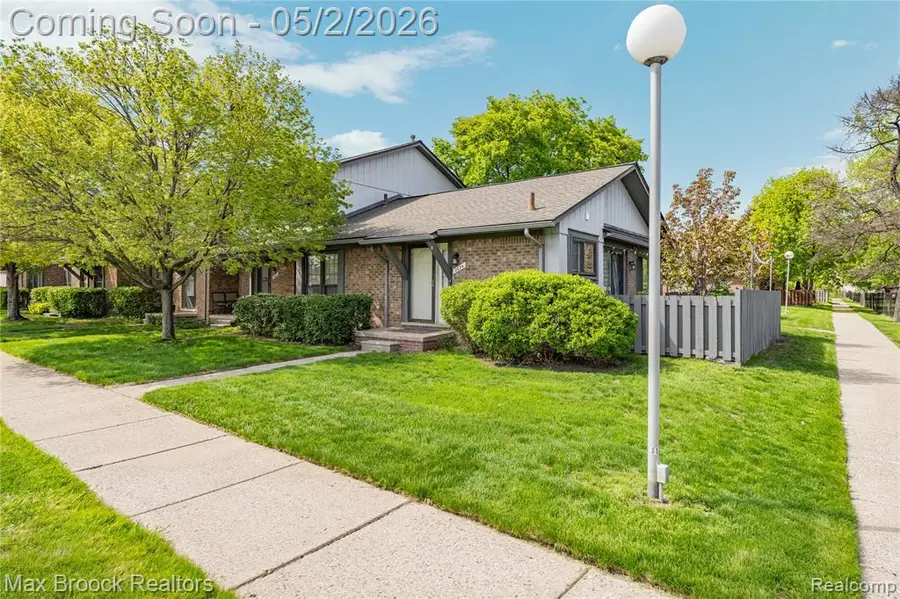 2674 Whitehall #24, Warren, MI 48091 - #2