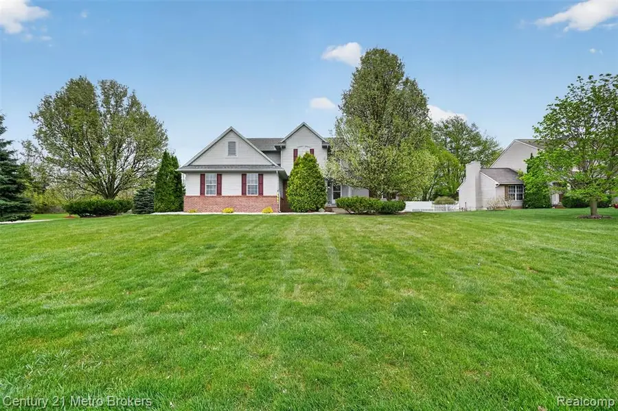 5265 Genesee Oaks, Grand Blanc, MI 48439 - #3